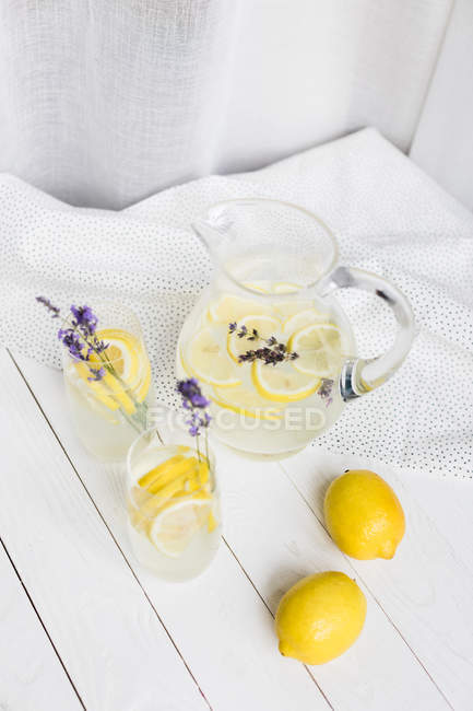 Zitruslimonade mit Lavendel — Stockfoto