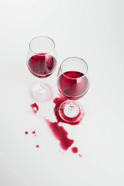 Vino rosso in bicchieri — Foto stock