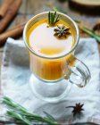 Sea buckthorns punch with star anise — Stock Photo