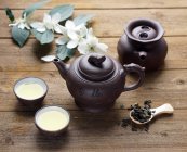 Chá asiático oolong em tigelas tradicionais — Fotografia de Stock