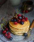 Stack of pancakes with fresh berries — Stock Photo