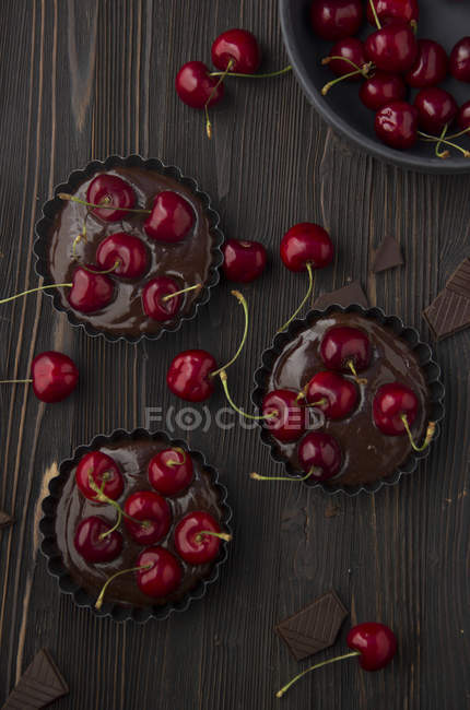 Chocolate cheery cupcakes before baking — Stock Photo