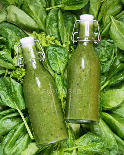 Two bottles with spinach smoothie — Stock Photo