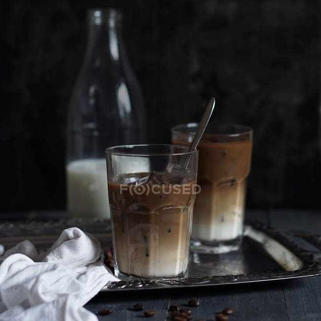 Due bicchieri di caffè con latte — Foto stock