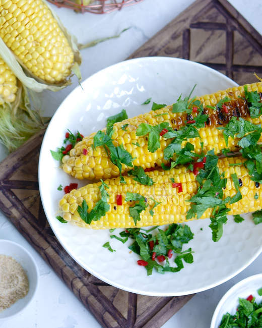 Roasted corns with parsley — Stock Photo