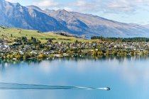 View lake and Queenstown on horizon — Stock Photo