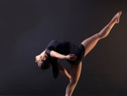 Молода жінка танцюрист — стокове фото