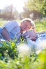Couple lying down together in grass — Stock Photo