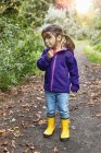 Girl on rural pathway — Stock Photo