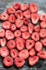 Fresas congeladas a la mitad — Stock Photo