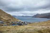 Pequeño pueblo en las Islas Feroe - foto de stock