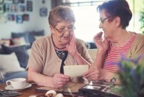 Senior women chatting — Stock Photo