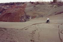 Mountain biker maschio — Foto stock