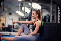 Young woman training — Stock Photo