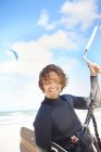 Kite surfer holding onto control bar — Stock Photo