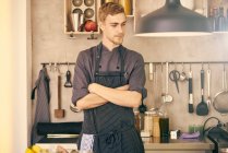 Ritratto di chef, braccia incrociate — Foto stock