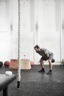 Man working out with kettlebell — Stock Photo