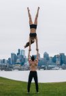 Yoga in front of Seattle skyline — Stock Photo