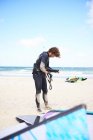 Cometa surfista haciendo preparaciones - foto de stock