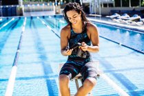Swimmer sitting at end of pool — Stock Photo