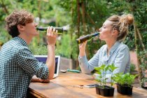 Couple drinking beer — Stock Photo