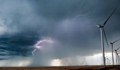 Lightning in clouds by wind farm in rural area — Stock Photo