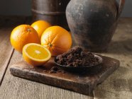 Sucre noir et oranges — Photo de stock