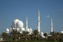 Mezquita adornada en Abu Dhabi - foto de stock