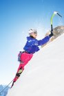 Alpinista fêmea — Fotografia de Stock