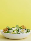 Caesar-Salat mit Ei — Stockfoto