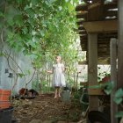Girl standing inside greenhouse — Stock Photo