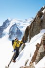 Людина альпінізму — стокове фото