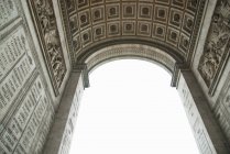 Vue du bas de l'Arc de Triomphe — Photo de stock
