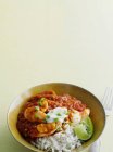 Würziges Curry mit Ei und Reis — Stockfoto