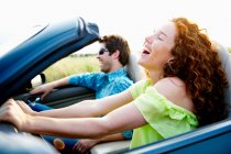 Couple in a convertible — Stock Photo