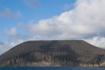 Острів Сан Бенедикт з попелу формування — стокове фото