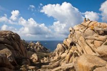 Formaciones rocosas en la costa — Stock Photo