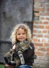 Young girl holding pet cat outside — Stock Photo