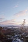 Puesta de sol sobre el paisaje, Sarkitunturi, Laponia, Finlandia - foto de stock