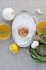 Гарбузовий суп з цибулею та лимоном — стокове фото