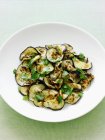 Teller mit gerösteten Zucchini — Stockfoto