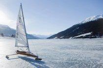 Icesailer en el lago congelado - foto de stock