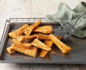 Honey roast parsnips on baking tray — Stock Photo