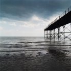 Pier im Meer und Horizont Blick — Stockfoto