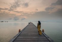 Woman on pier, Taling Ngam Beach, Ko Samui, Thailand — Stock Photo