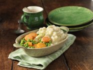 Cenouras e ervilhas com purê de batatas — Fotografia de Stock
