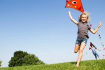 Girls playing with kites outdoors — Stock Photo