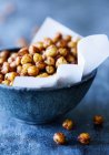 Bowl of spicy chickpeas — Stock Photo