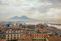Vista do Monte Vesúvio sobre Nápoles — Fotografia de Stock