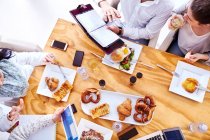 Overhead view of business team having working lunch in restaurant — Stock Photo